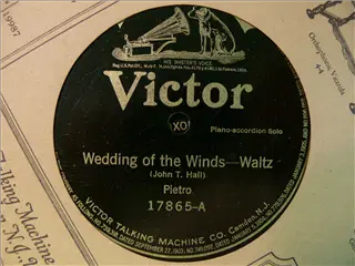 small_victor 17865 a.webp